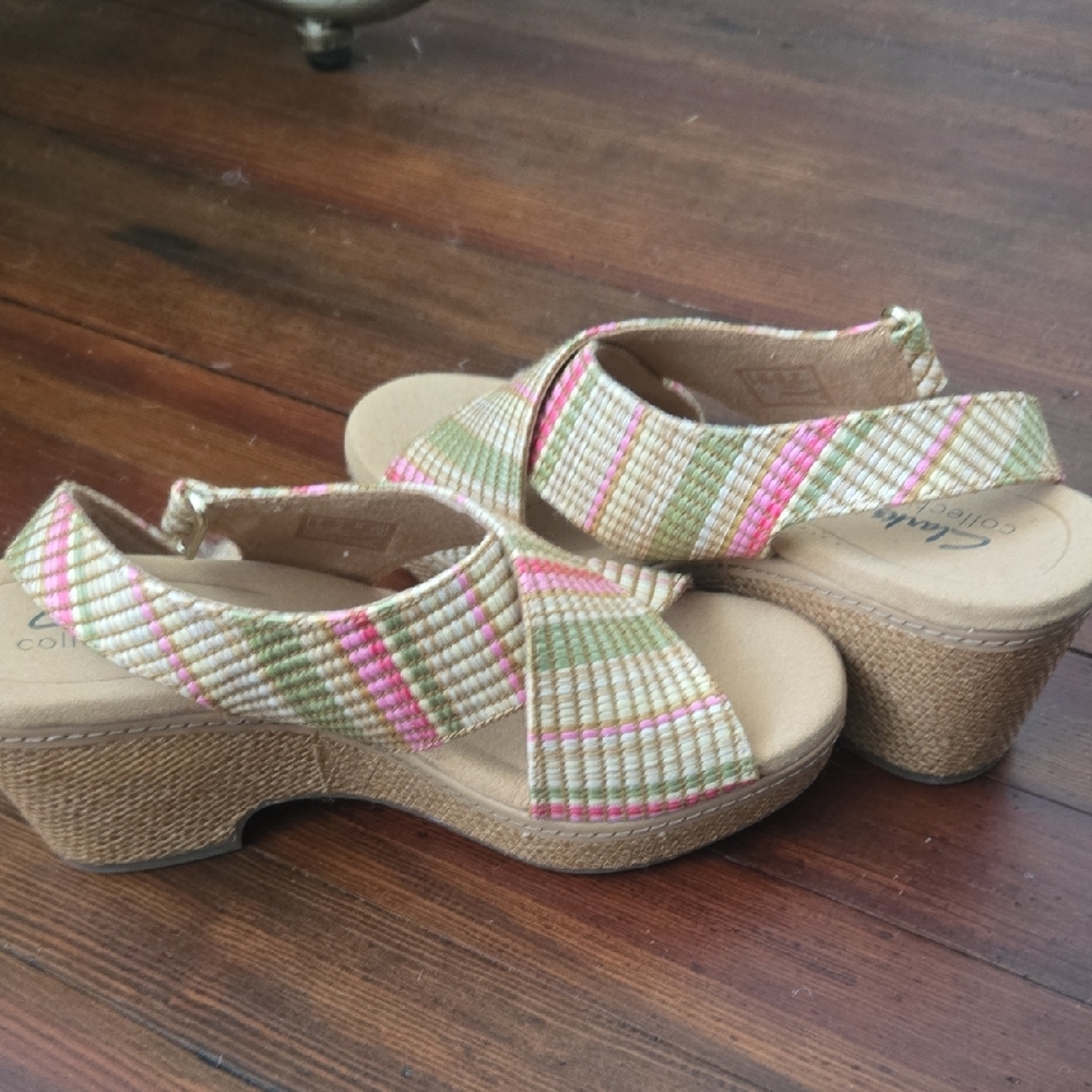 Clarks Pink and Cream Sandals with Criss-Cross Straps - Picture 3 of 4